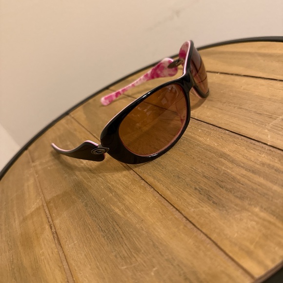 Vintage Oakley Dangerous Sunglasses - Picture 2 of 9